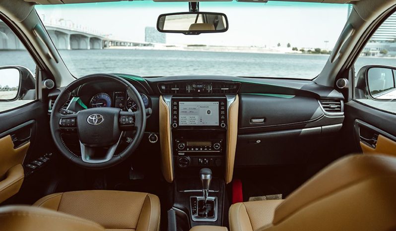 Toyota Fortuner GX2 4×2 204 full